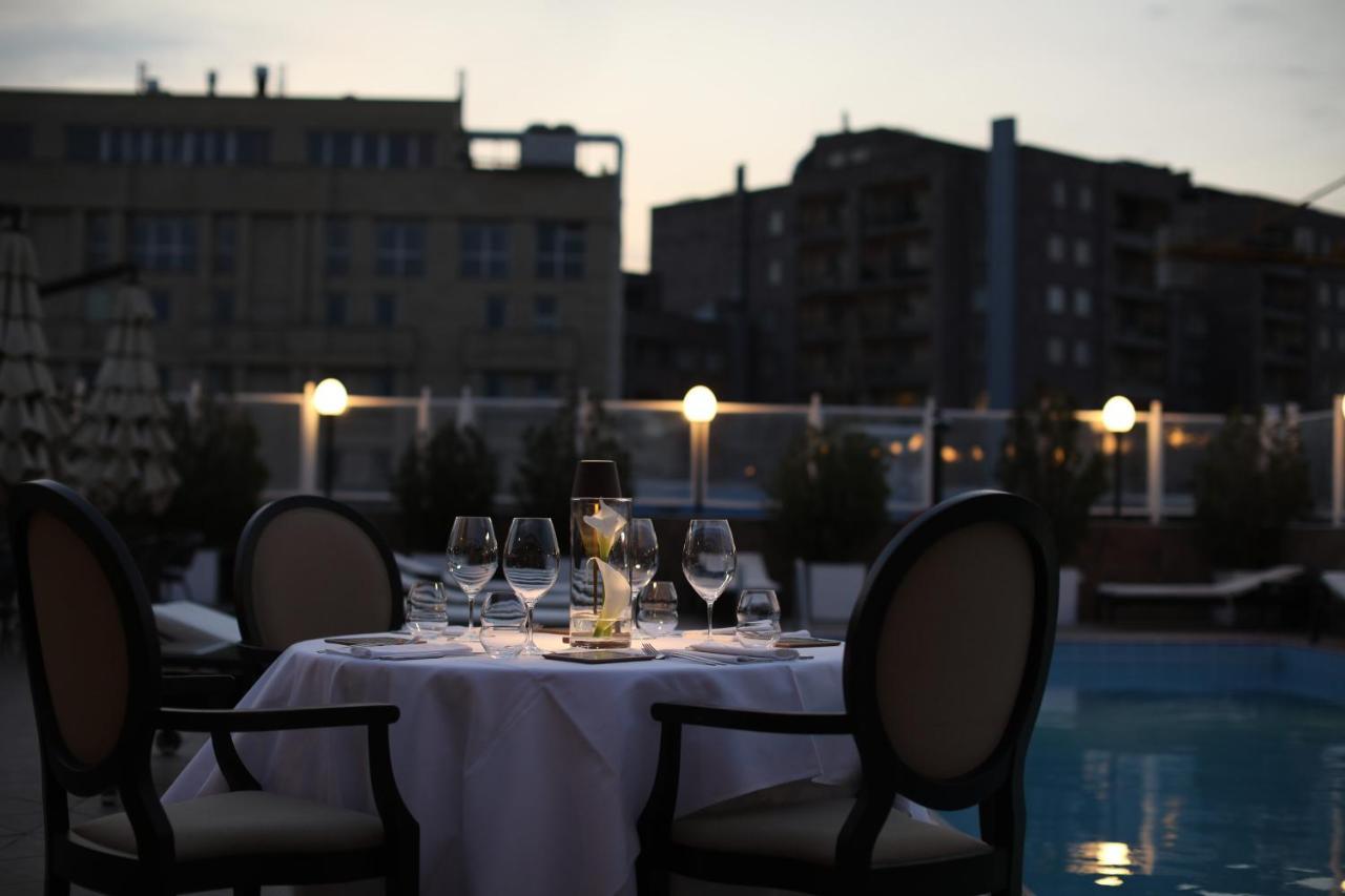 Grand Hotel Yerevan - Small Luxury Hotels Of The World Kültér fotó The Pool Bar