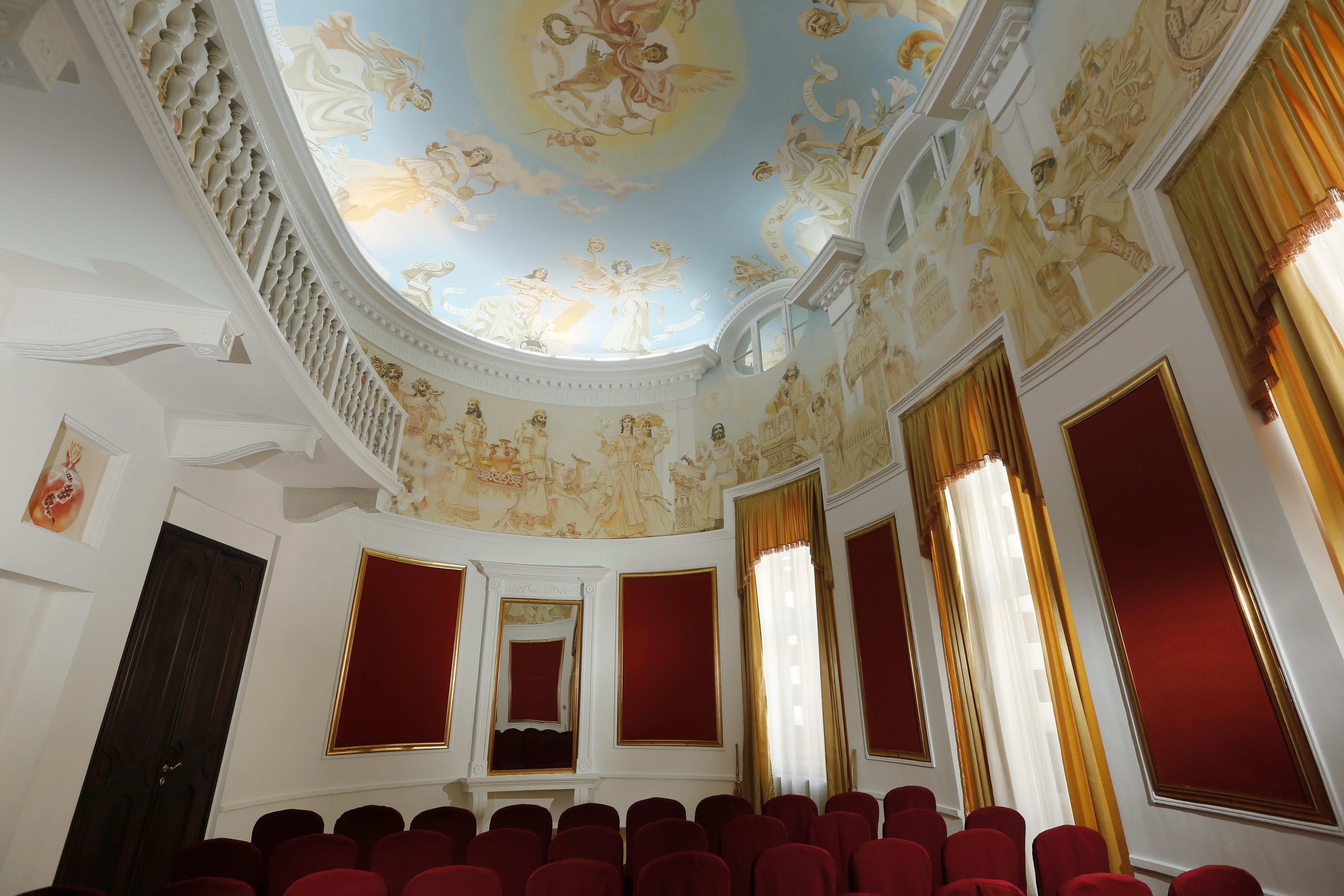 Grand Hotel Yerevan - Small Luxury Hotels Of The World Kültér fotó The interior of the theatre