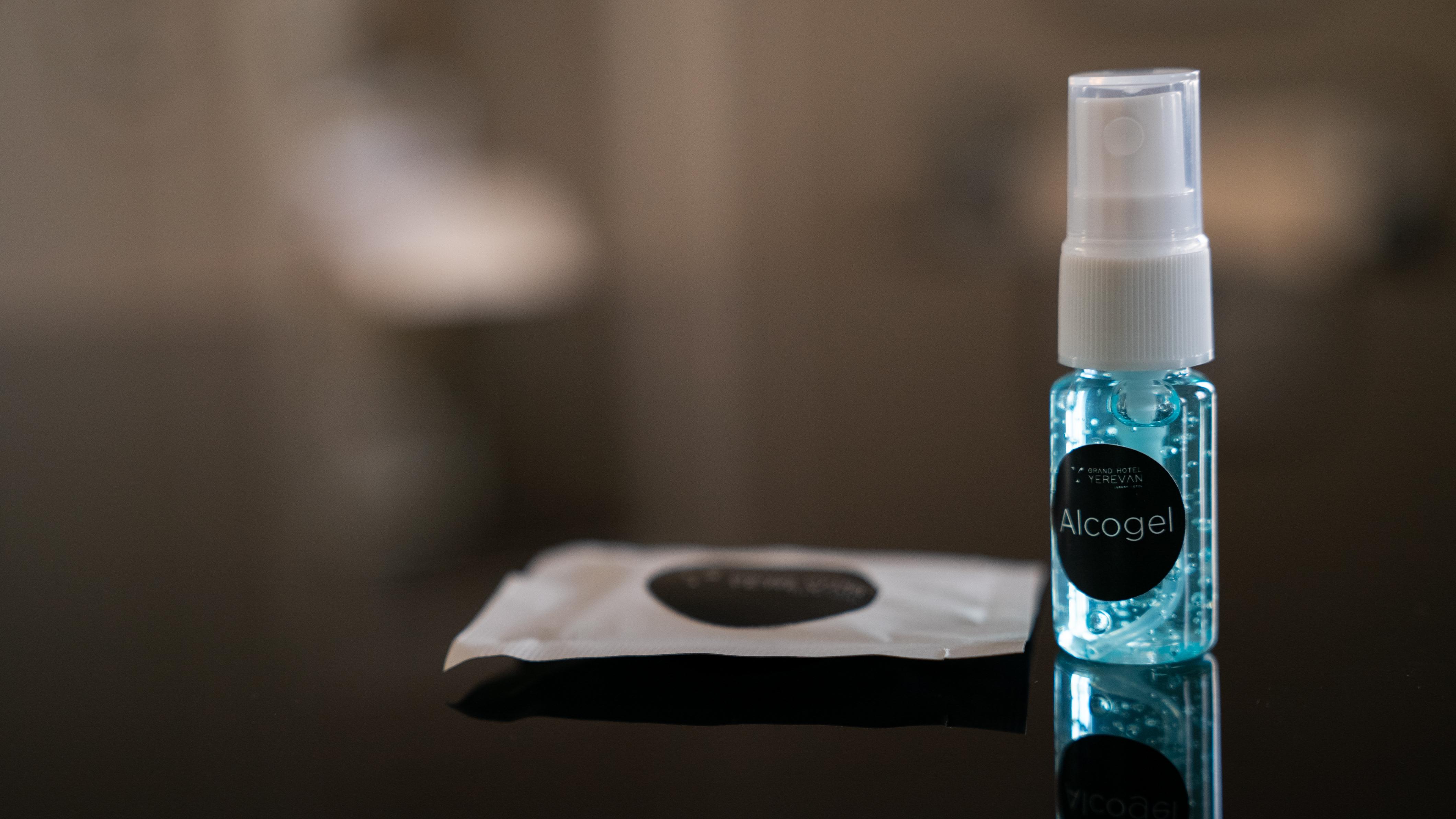 Grand Hotel Yerevan - Small Luxury Hotels Of The World Kültér fotó Alcohol gel