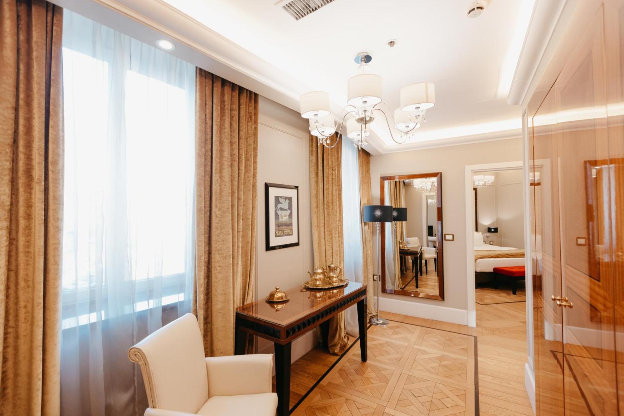 Grand Hotel Yerevan - Small Luxury Hotels Of The World Kültér fotó