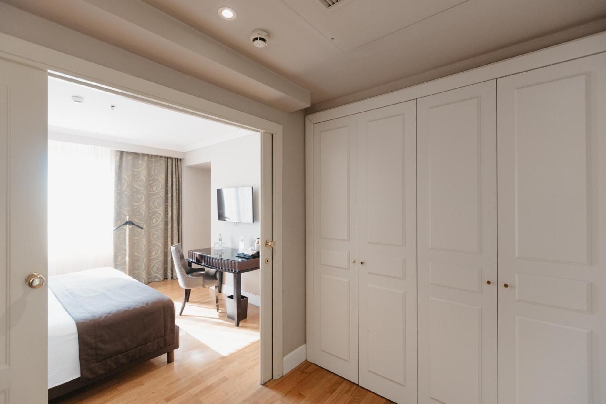 Grand Hotel Yerevan - Small Luxury Hotels Of The World Kültér fotó