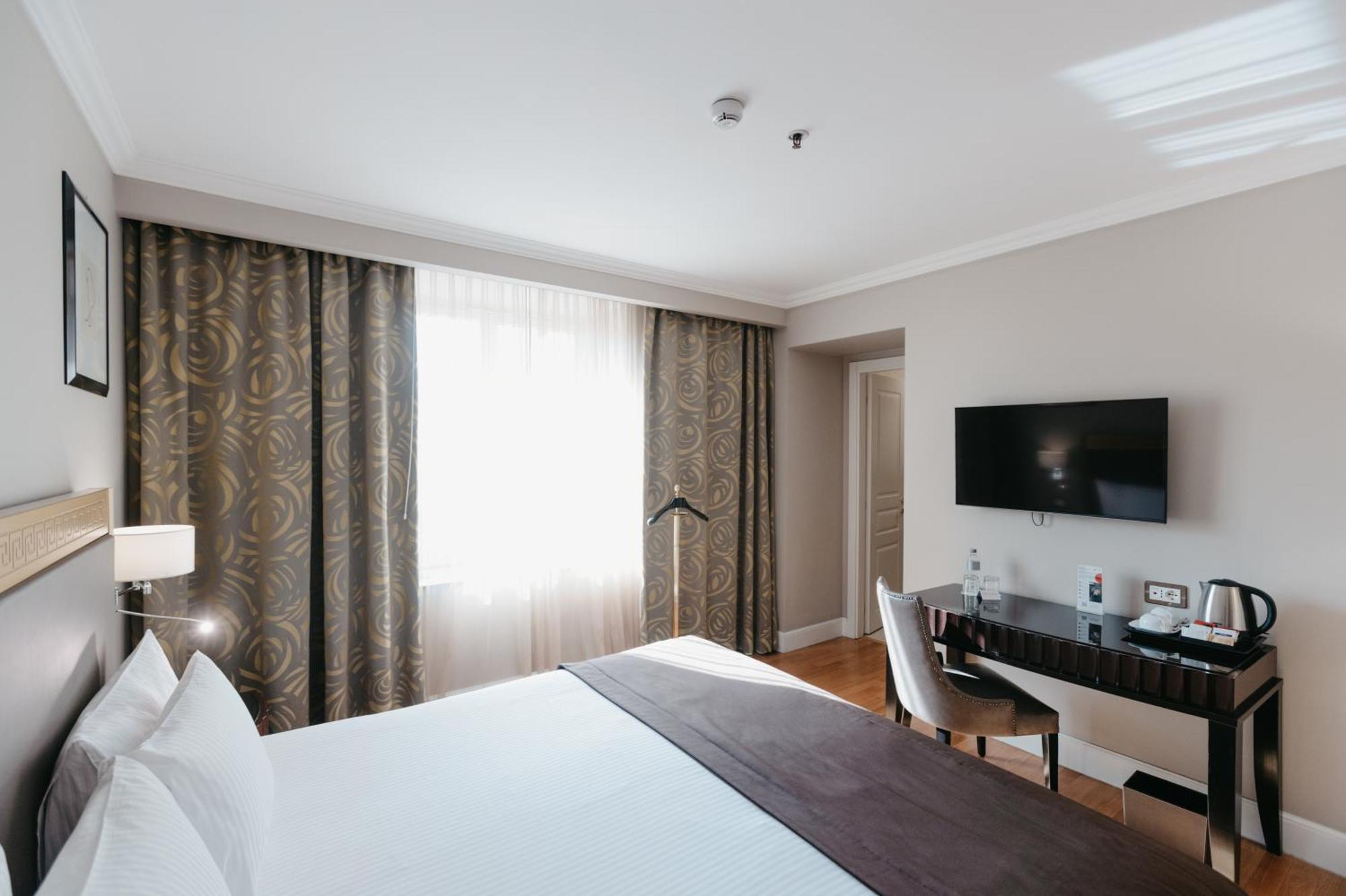 Grand Hotel Yerevan - Small Luxury Hotels Of The World Kültér fotó