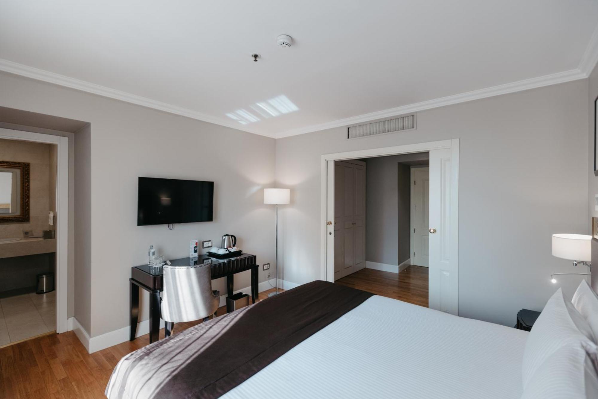 Grand Hotel Yerevan - Small Luxury Hotels Of The World Kültér fotó