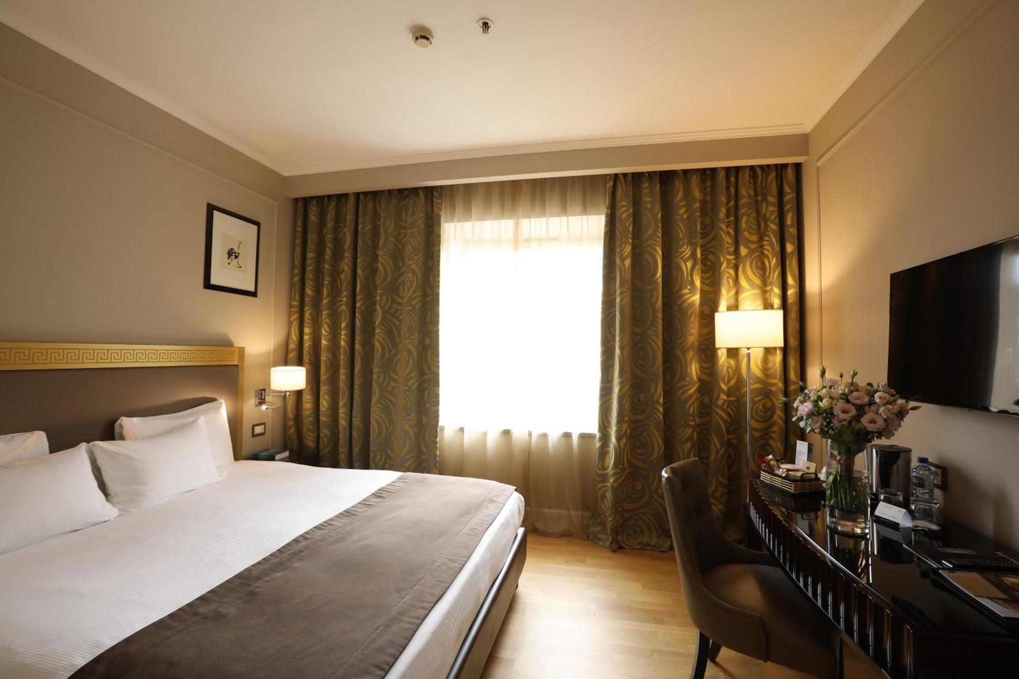 Grand Hotel Yerevan - Small Luxury Hotels Of The World Kültér fotó