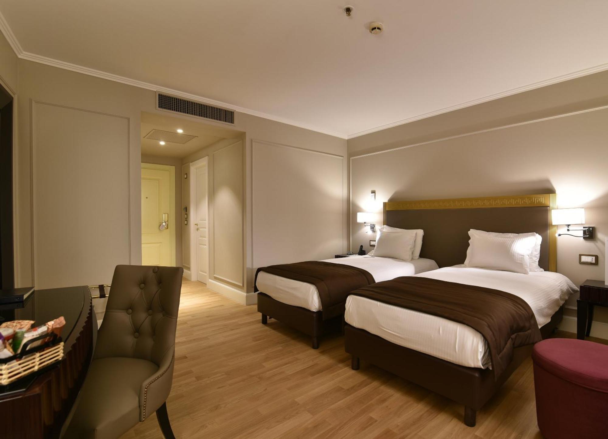 Grand Hotel Yerevan - Small Luxury Hotels Of The World Kültér fotó