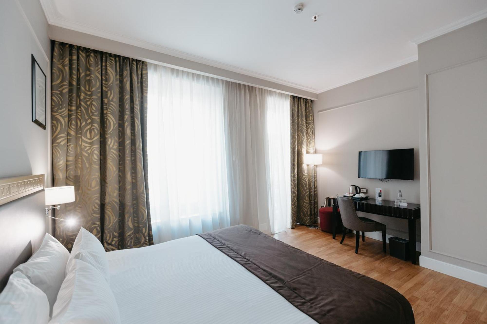 Grand Hotel Yerevan - Small Luxury Hotels Of The World Kültér fotó
