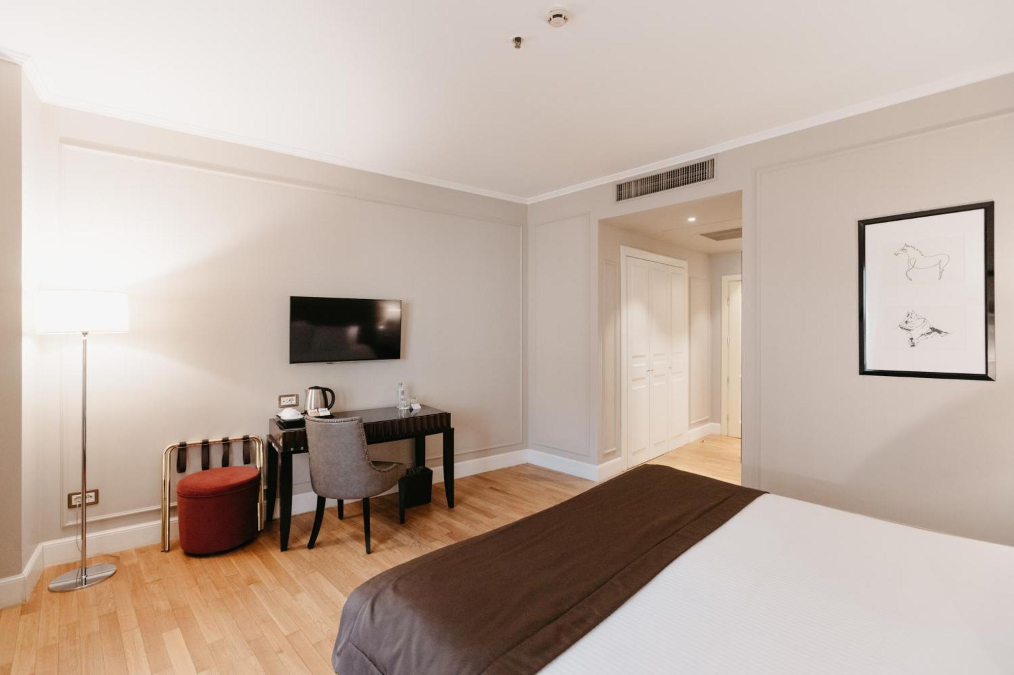 Grand Hotel Yerevan - Small Luxury Hotels Of The World Kültér fotó