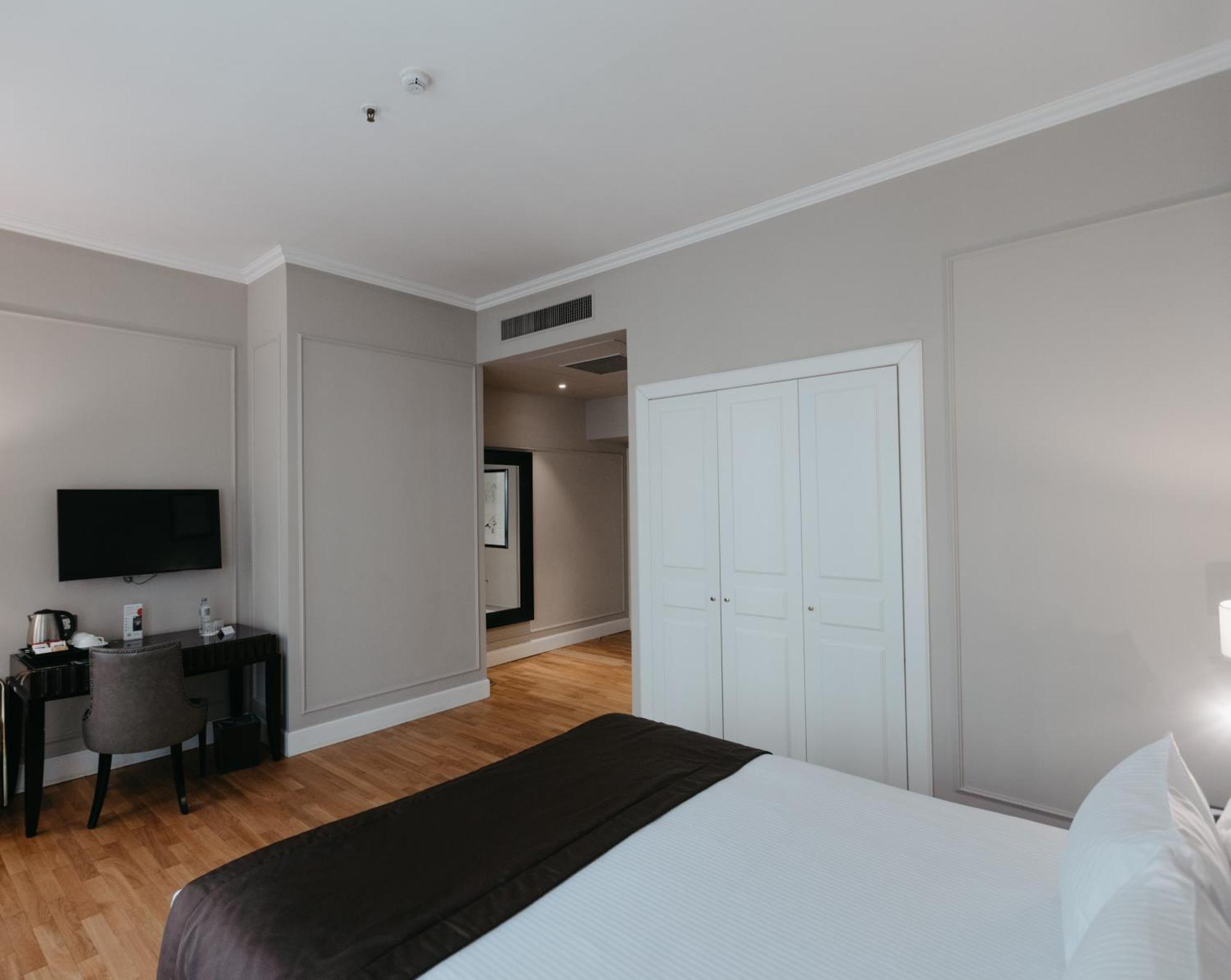 Grand Hotel Yerevan - Small Luxury Hotels Of The World Kültér fotó